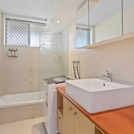 Hi Ho Beach Apartments On Broadbeach Gold Coast Exterior photo